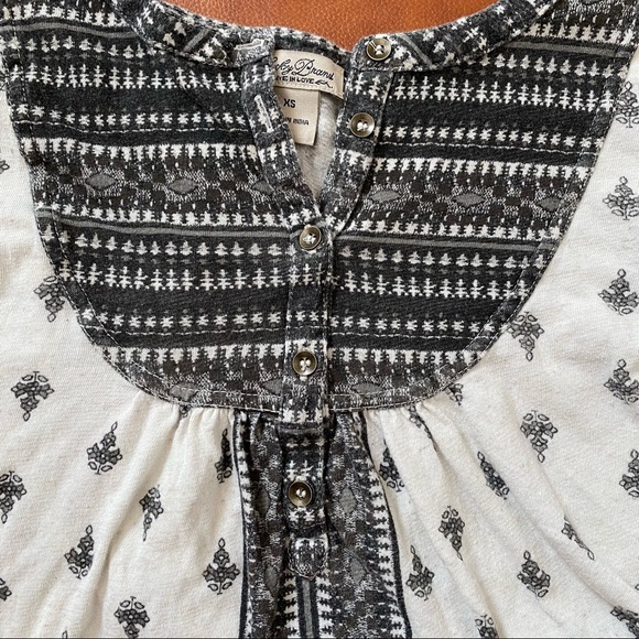 Lucky Brand | Patterned Blouse with Button Detail | 3/4 Sleeves | XS - Picture 3 of 7